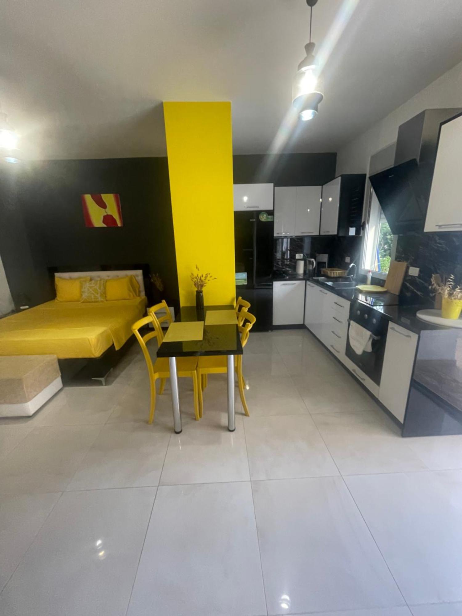 Marsela Gurma Apartments Sarandë Exteriör bild